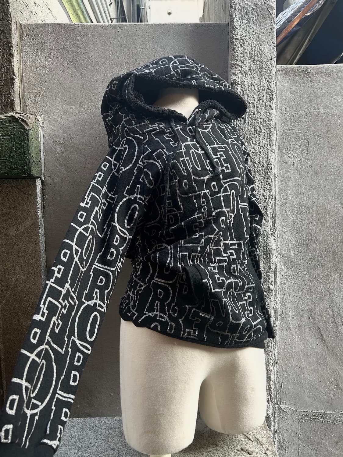 2000s JPN 갸루 실버 프린팅 블랙 후드티 상품이미지1