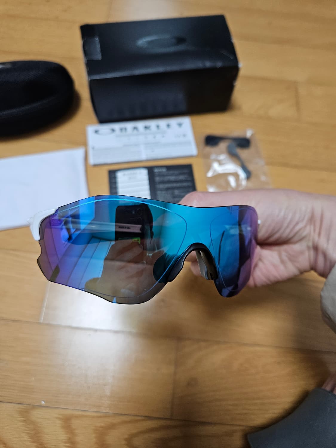 오클리 이브이제로 패스 프리즘 사파이어 상품이미지3