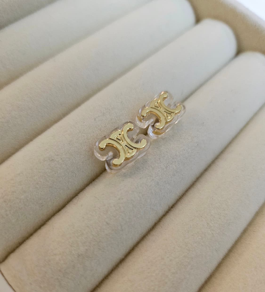 셀린느 업사이클링 미니 레진 귀걸이 상품이미지1