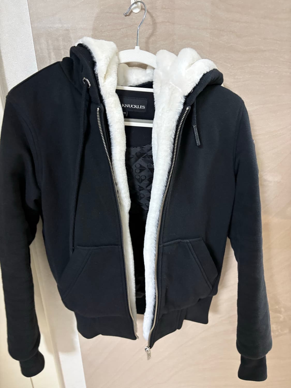 무스너클 버니스웨터 xs 두번입고 드라이함 상품이미지2