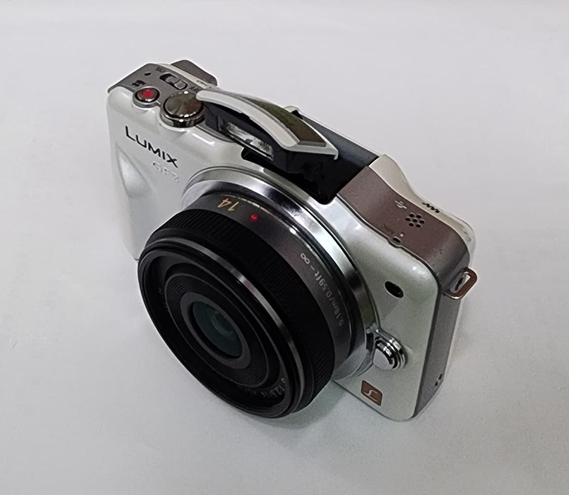 파나소닉 루믹스 디지털카메라 GF3 와 14mm 렌즈팝니다. 상품이미지2