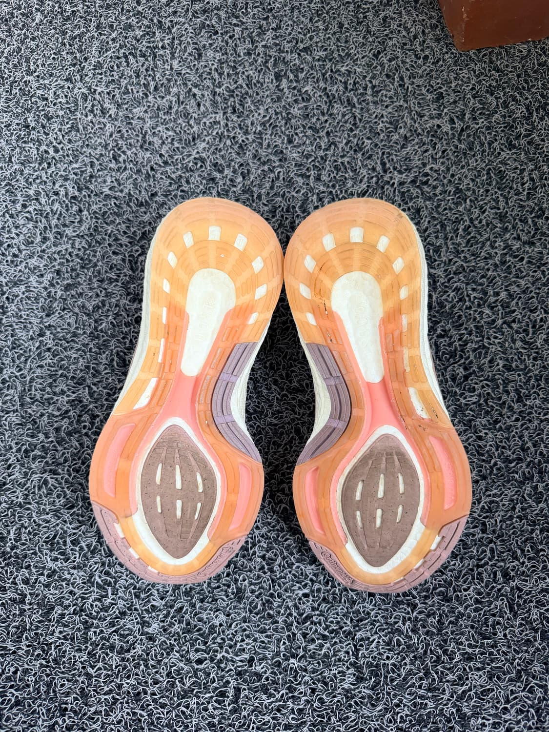 아디다스 울트라부스트 22 - 애쉬 펄 (여성용) 상품이미지5