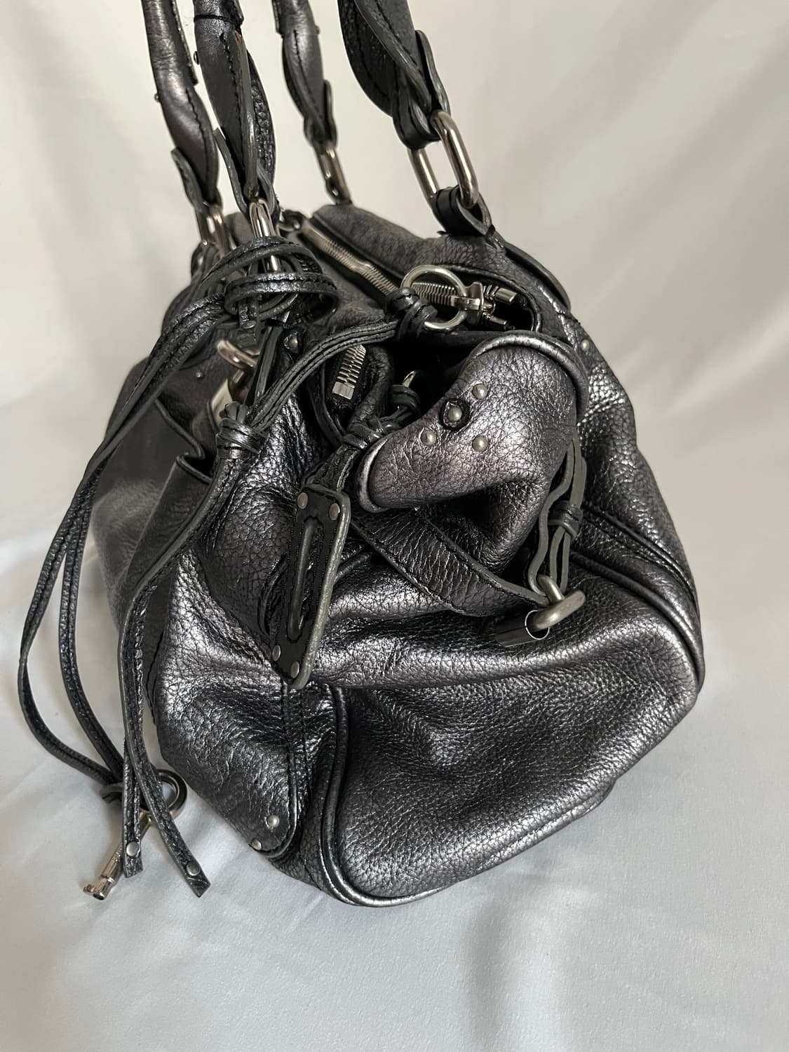 끌로에 패딩턴백 메탈릭 실버 상품이미지8