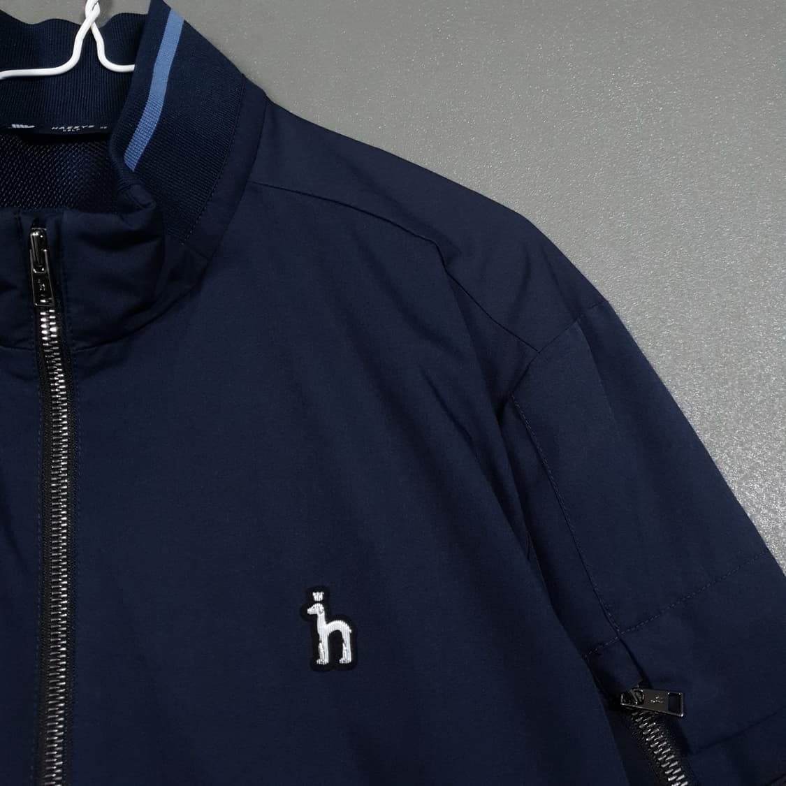 M (95) 헤지스 골프 신형 23FW 방풍 지퍼 포켓 스윙 블루종 자켓 상품이미지2