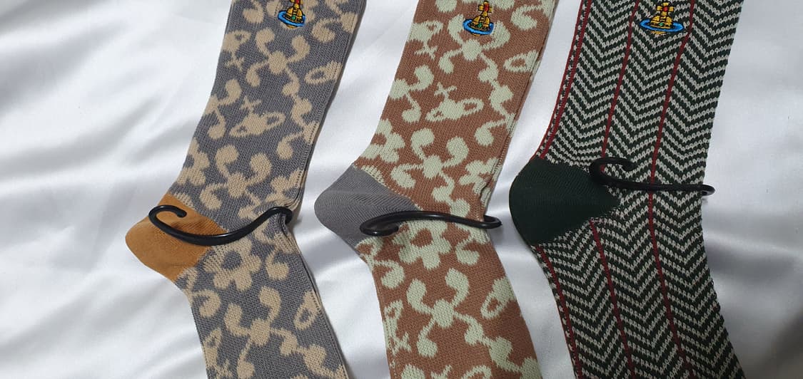 코랄베이지 그레이 브라운 물결 멀티 패턴 꽃 행성 비비안웨스트우드 양말  상품이미지5