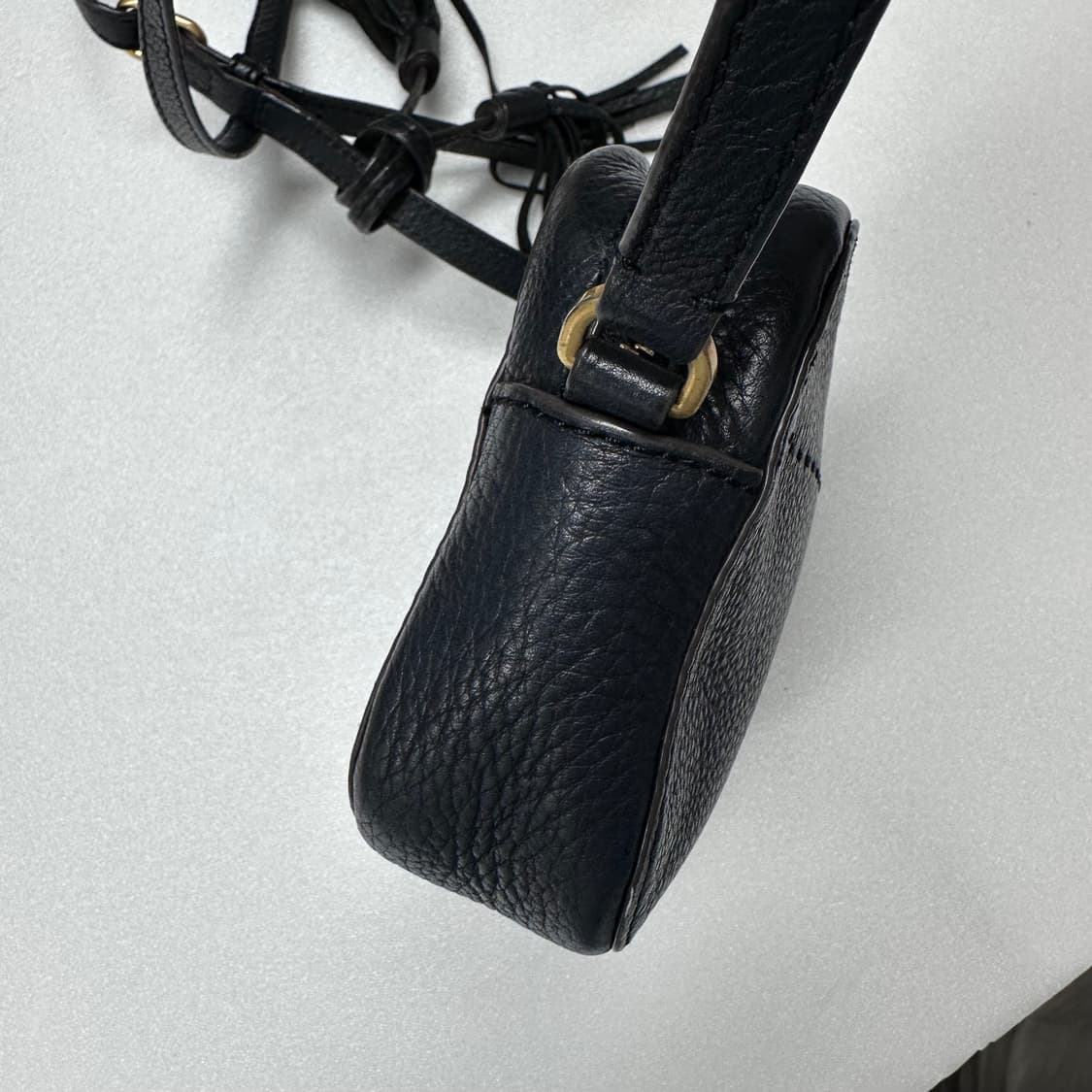TORY BURCH 토리버치 스티치 가죽 크로스백 상품이미지6