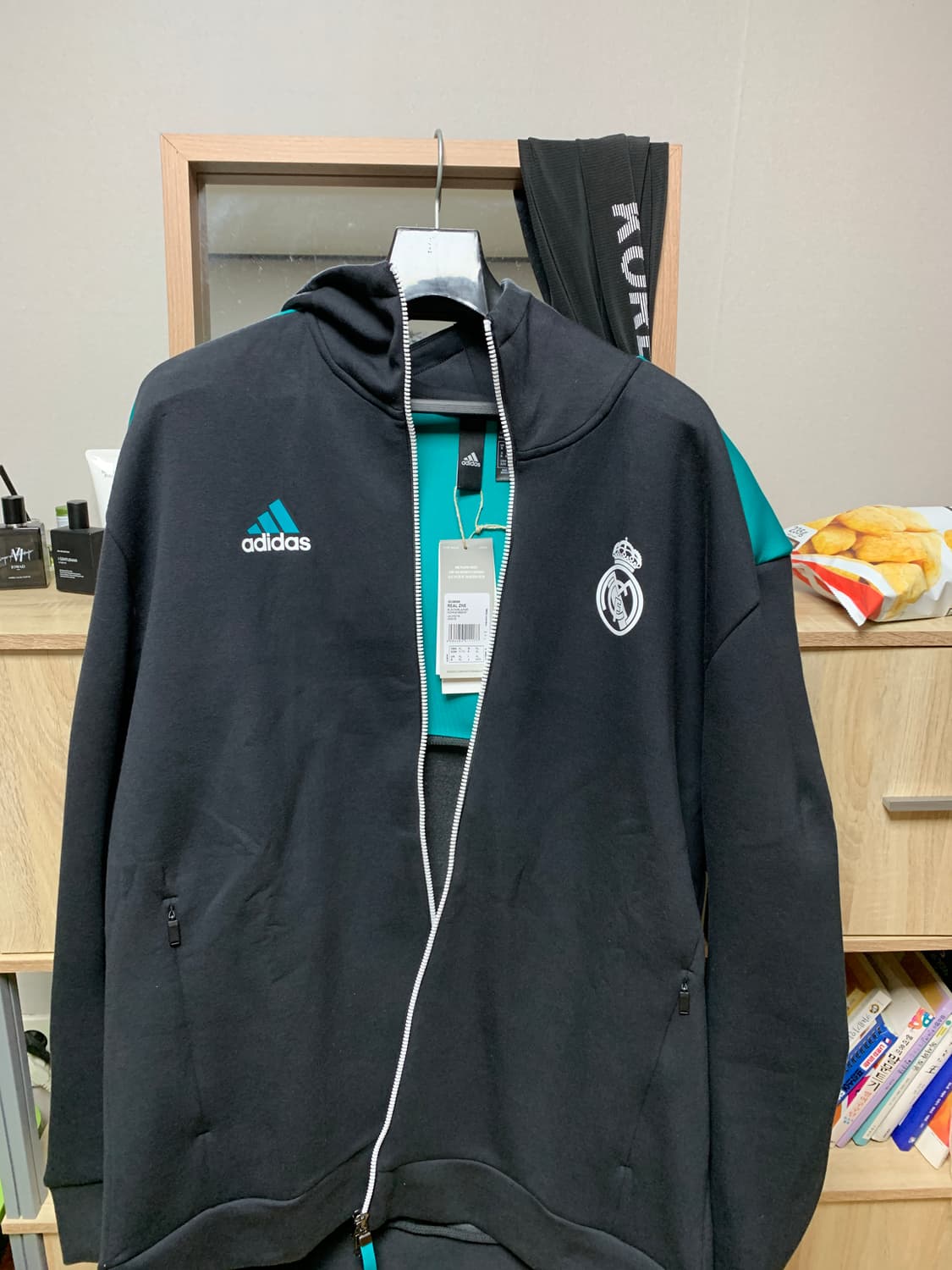 아디다스 레알 마드리드 챔스 후드 21/22 정품 상품이미지1