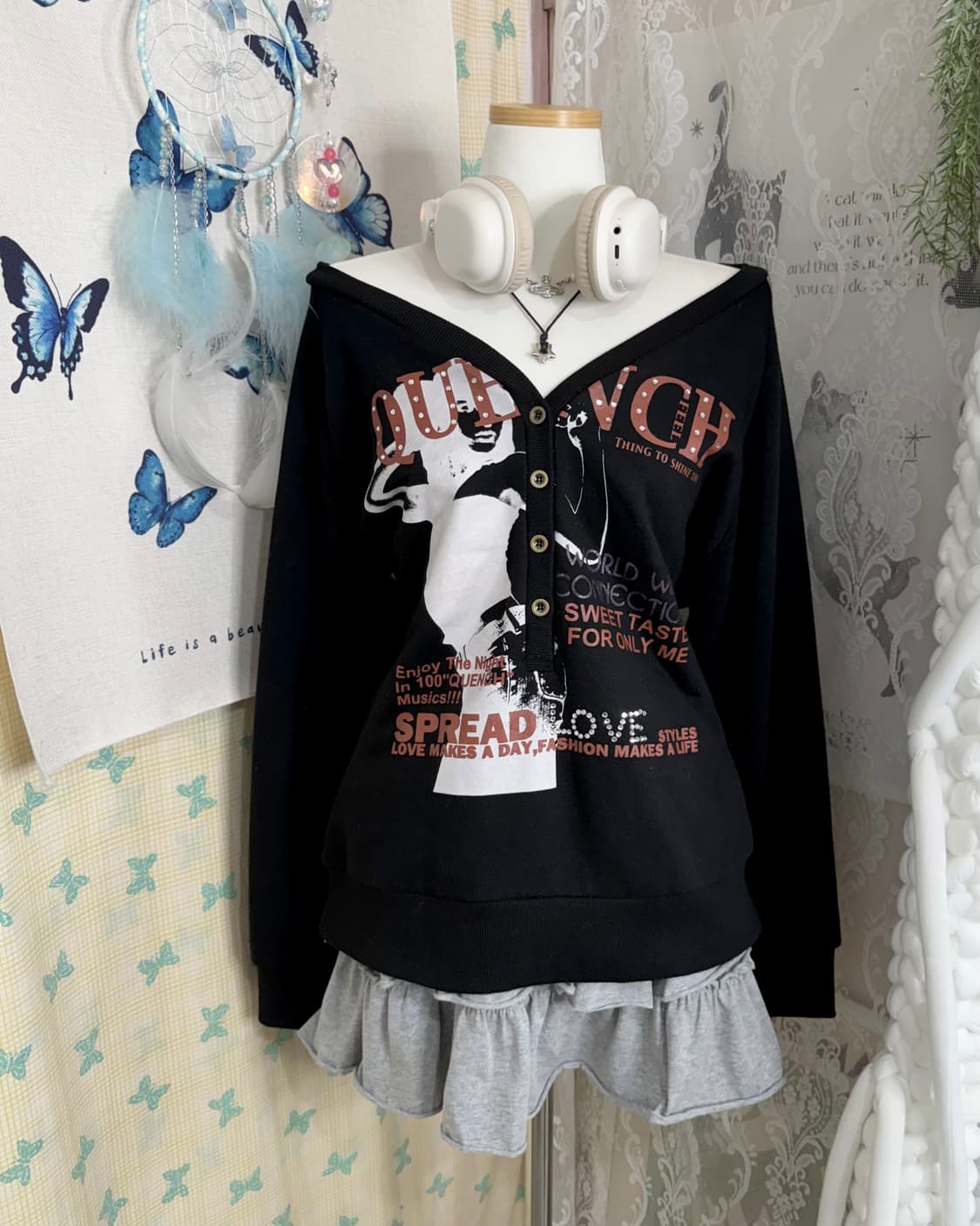 블랙 펑크 레터링 오프숄더 맨투맨 상품이미지4