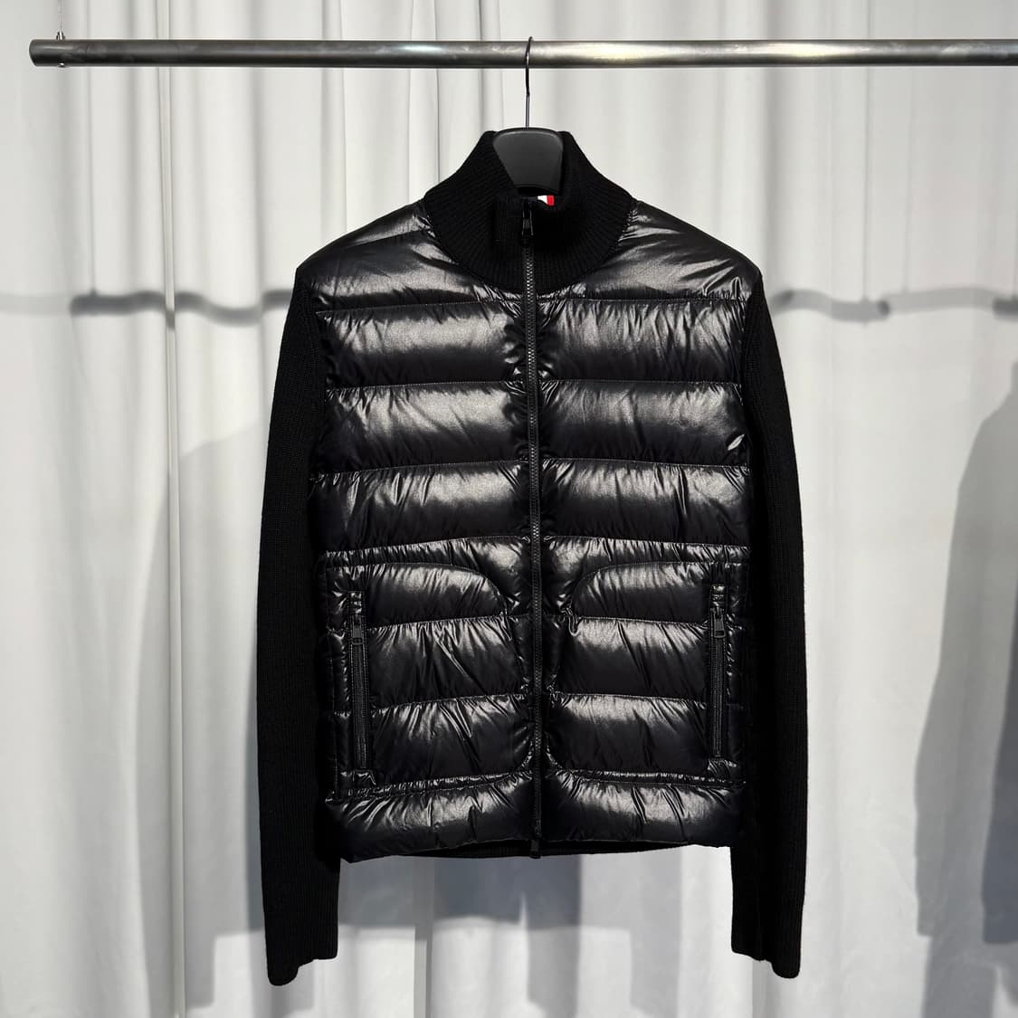 [정품] 몽클레어 삼선 유광 트리콧 와펜 니트패딩 L사이즈 상품이미지1