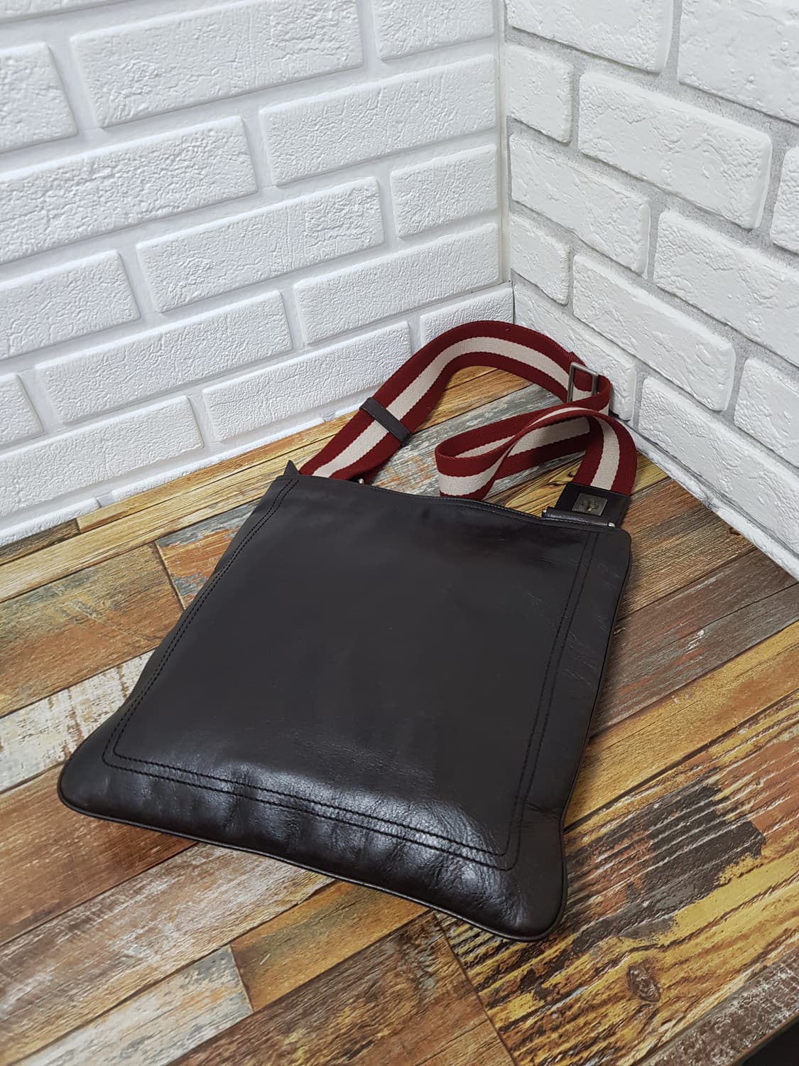 [정품] 발리 가죽 크로스백 다크브라운 상품이미지1