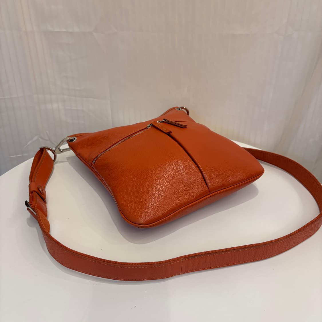 정품 롱샴 가죽 크로스백     상품이미지6