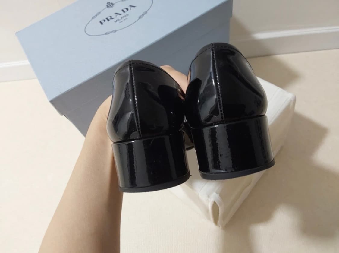 프라다 리본 에나멜 펌프스 36사이즈 상품이미지4