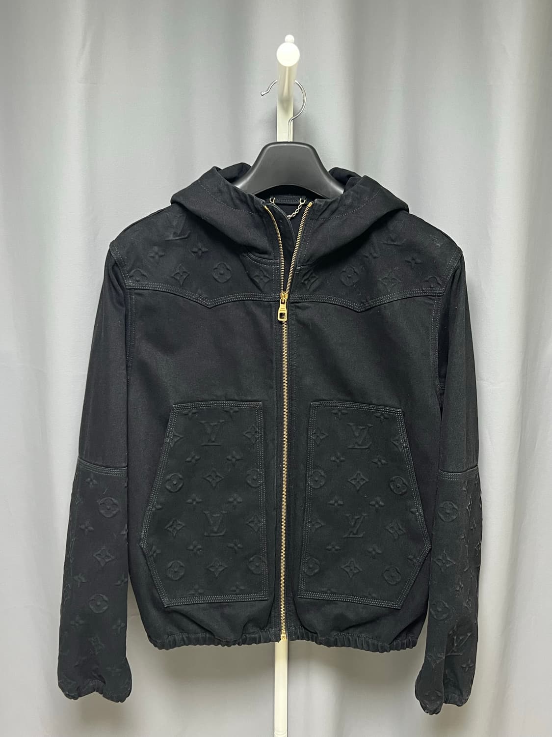 [정품] 백화점판 / 48 루이비통 모노그램 데님 후드 자켓 블랙 상품이미지1
