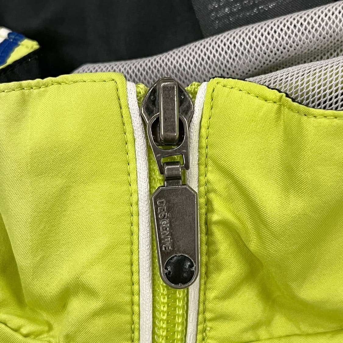[정품/L] 데상트 형광 옐로우 하프집업 바람막이 b17 상품이미지8