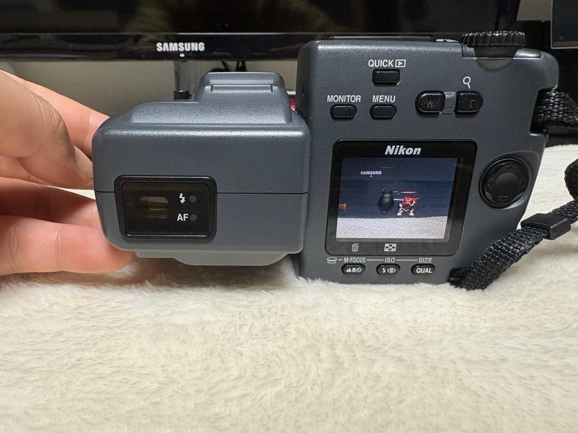 📸🖤 레트로 감성 끝판왕 회전식 바디 니콘 쿨픽스 995 (Coolp 상품이미지9