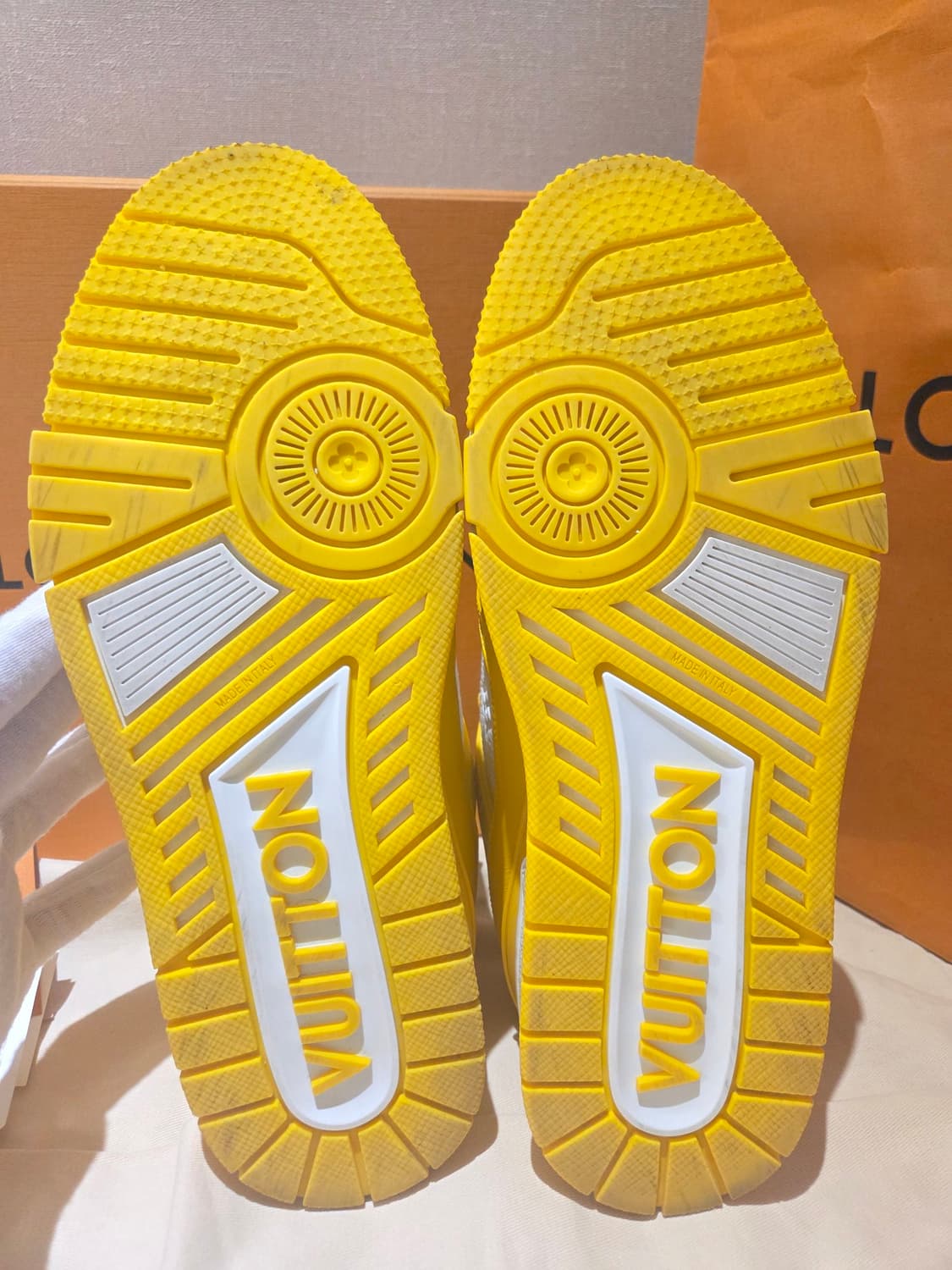 [새상품급] 루이비통 트레이너 데님 스니커즈 7.5 Size 상품이미지10