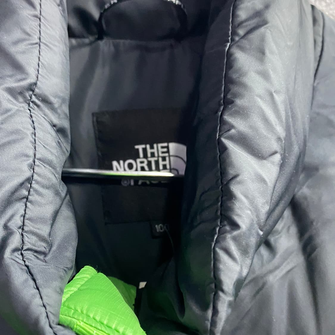 노스페이스 눕시 네온 배색 패딩 B3303 상품이미지3