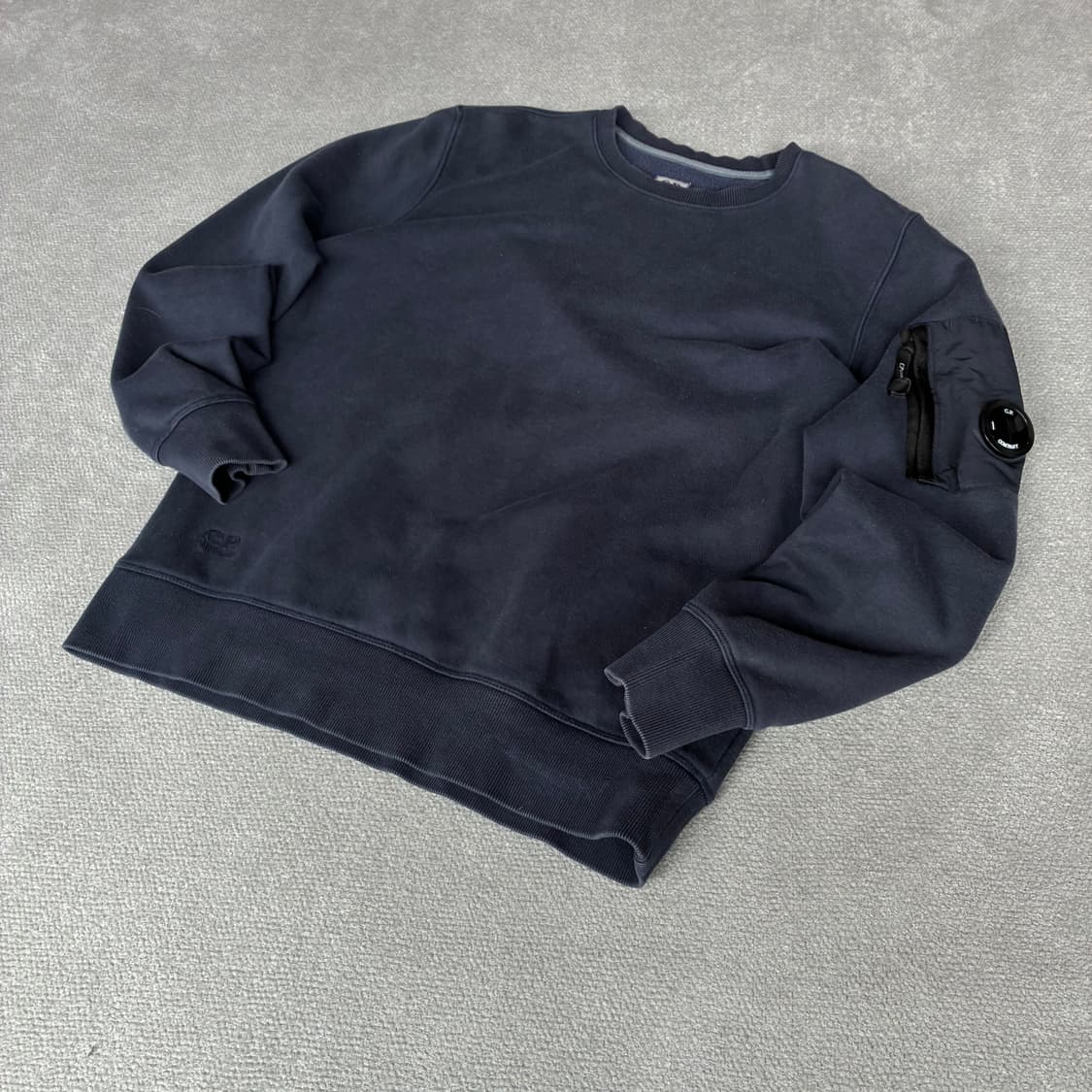 CP컴퍼니 네이비 맨투맨 정품 L 상품이미지1