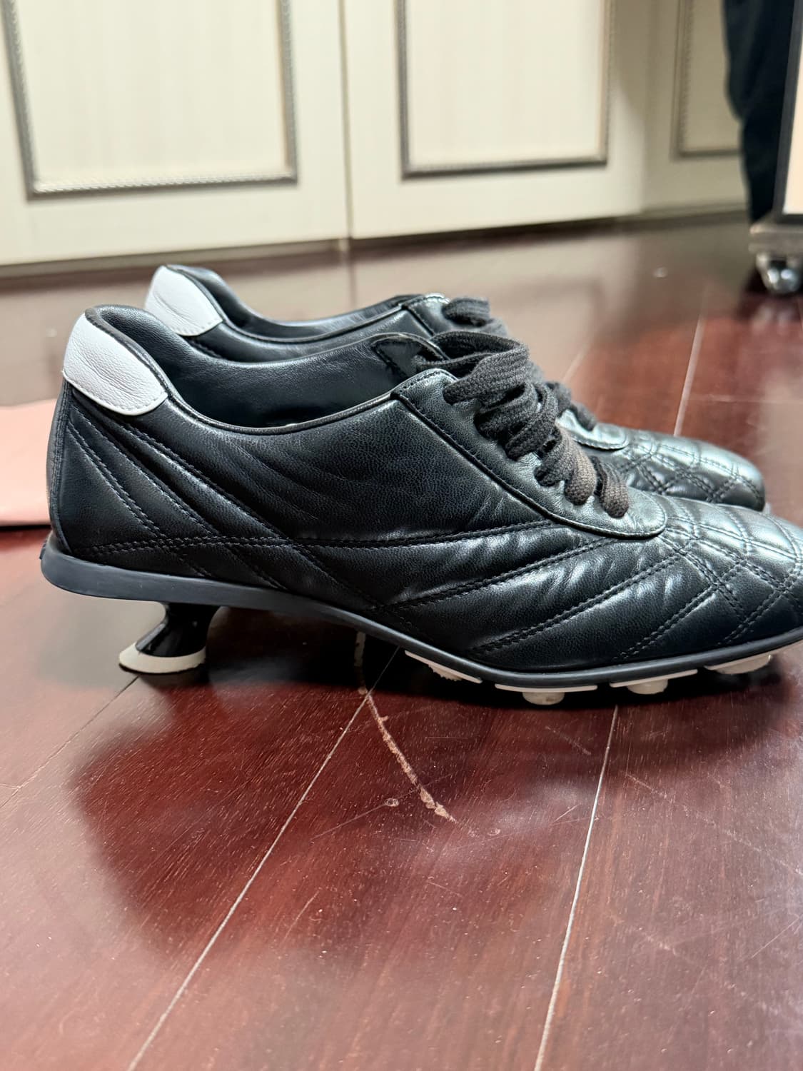 미우미우 나파 가죽 미들힐 스니커즈 상품이미지5