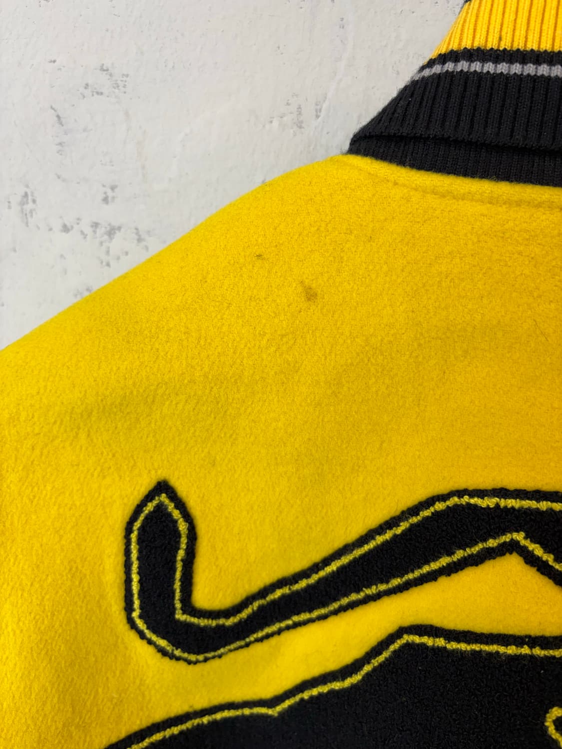 루이비통 엠브로이드 레더 자수 바시티 자켓 상품이미지10