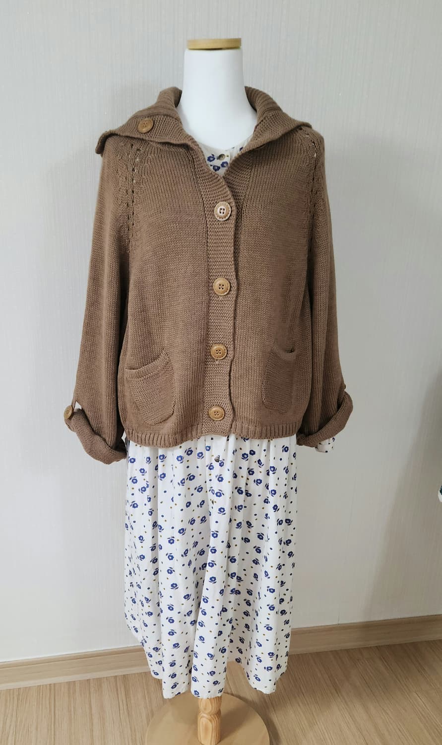 JPN- 브라운 빅단추 니트 &  플라워 원피스 상품이미지1