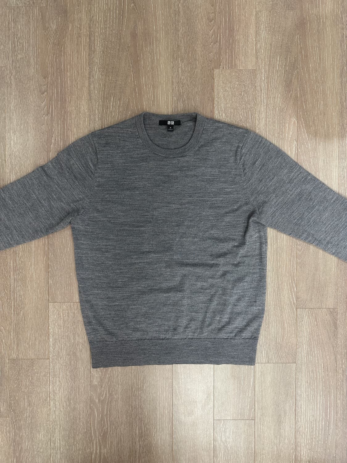 유니클로 메리노크루넥스웨터 그레이 M 사이즈 상품이미지1