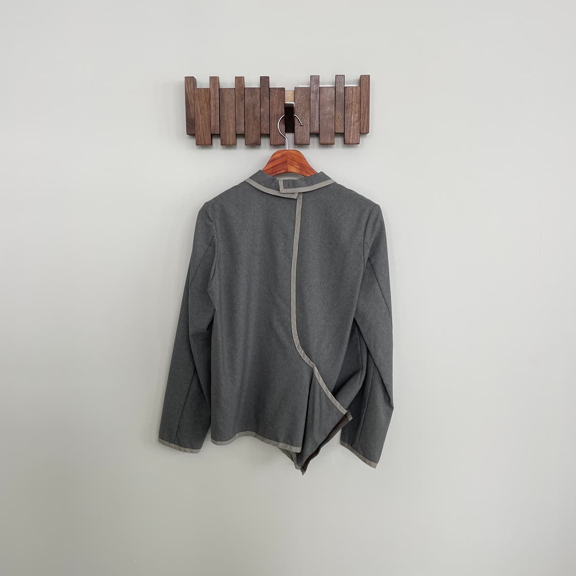 꼼데가르송 비대칭 테일러드 자켓 상품이미지3