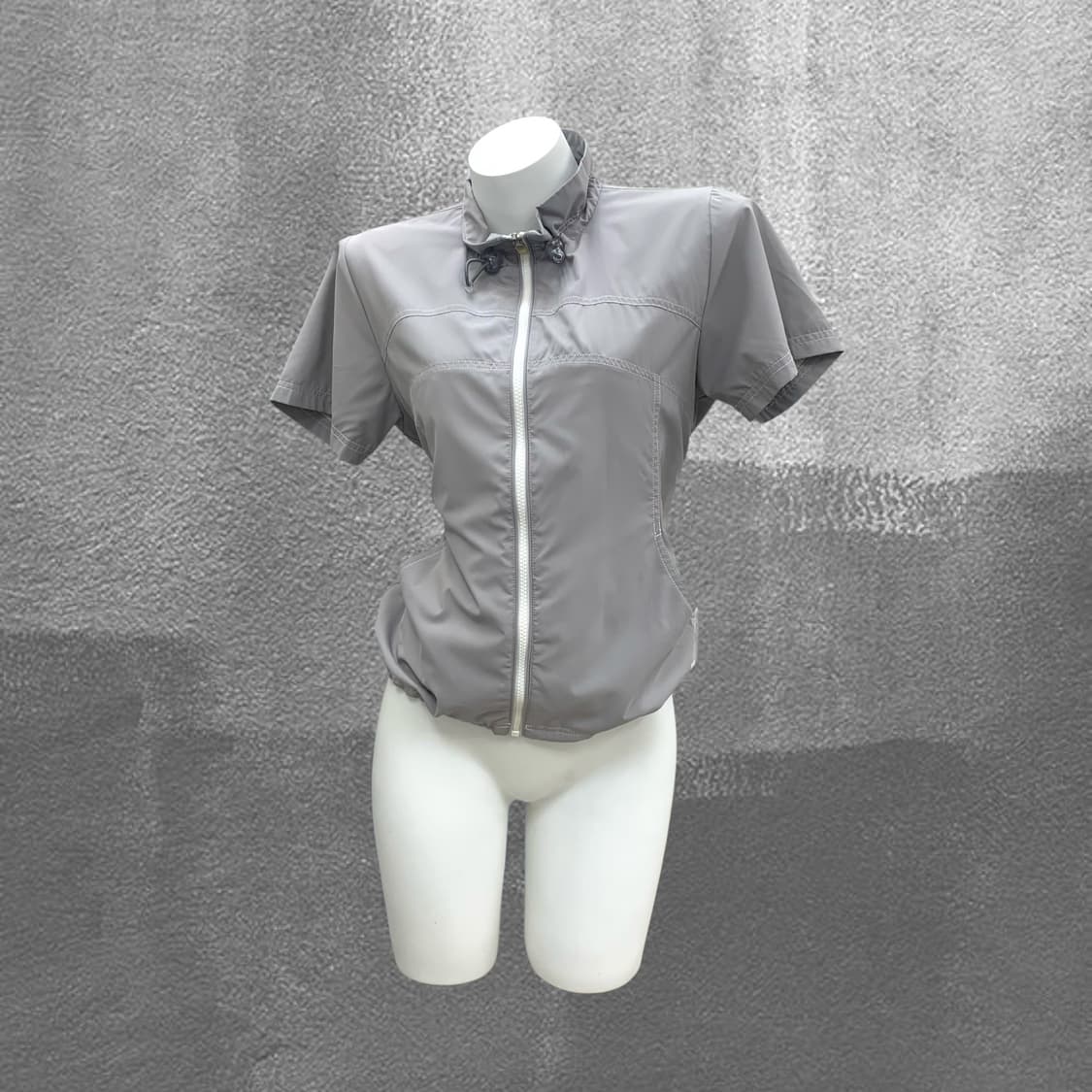 Courreges a short-sleeved windbreaker 상품이미지1