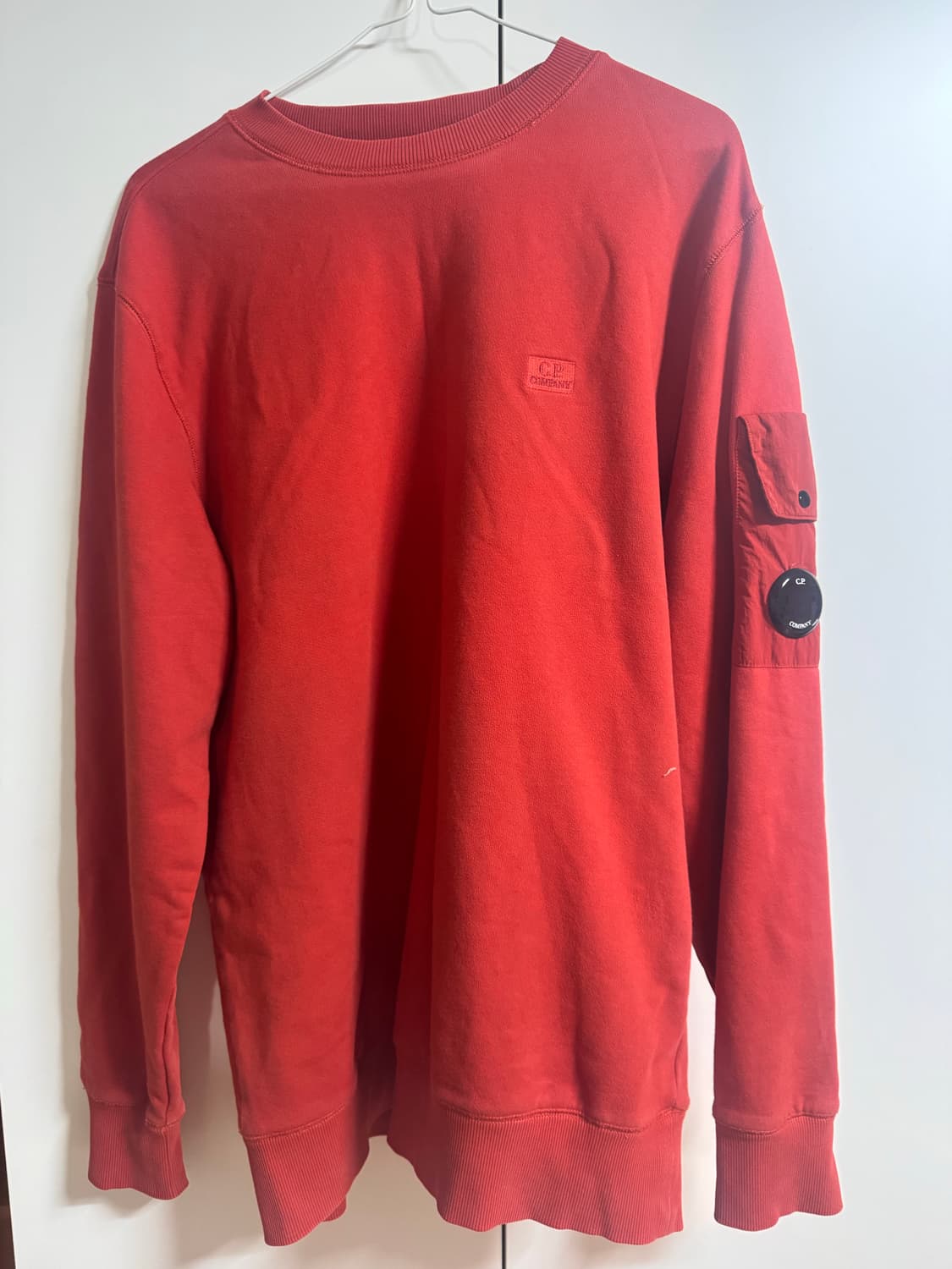 C.P. Company 렌즈 맨투맨 레드 상품이미지2