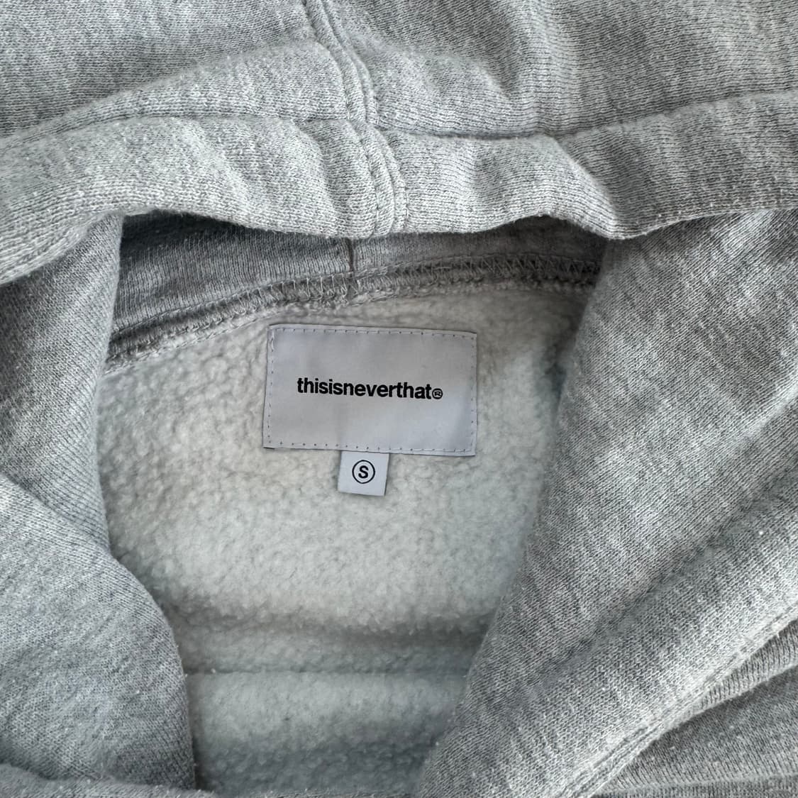 Thisisneverthat 디스이즈네버댓 그린 로고 그레이 후드티  상품이미지5