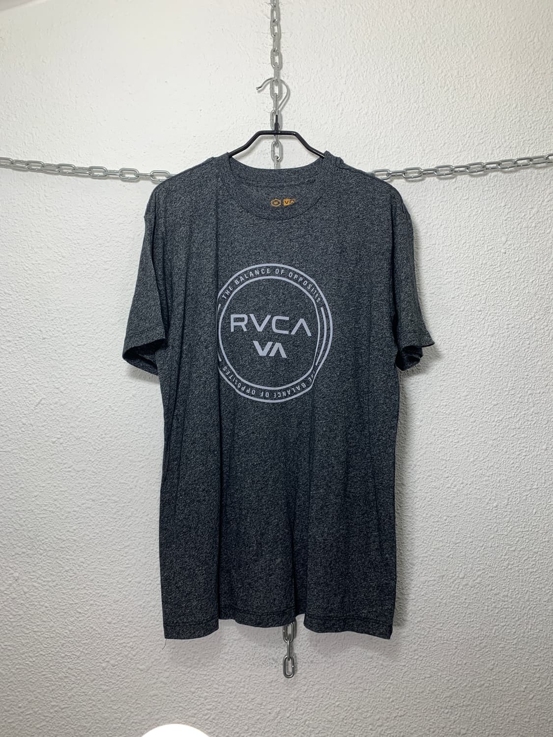 [중고] RUCA 로고 그래픽 티셔츠 반팔 차콜 M 상품이미지3
