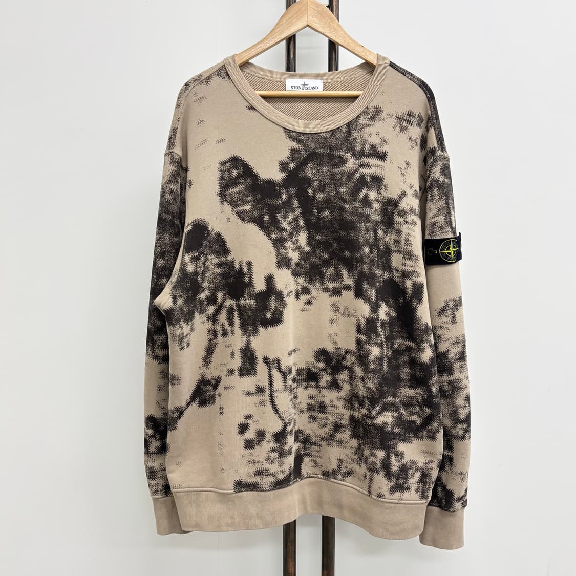 [XL]스톤아일랜드 와펜패치 카모 맨투맨 상품이미지1