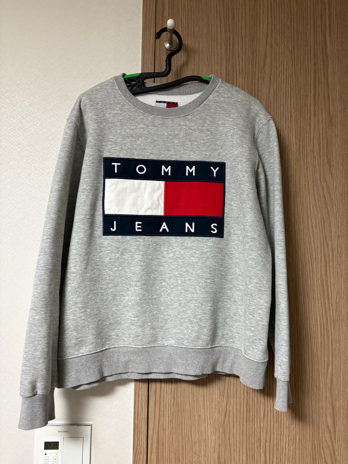 타미힐피거 진스 플래그 로고 맨투맨 그레이 M 상품이미지1