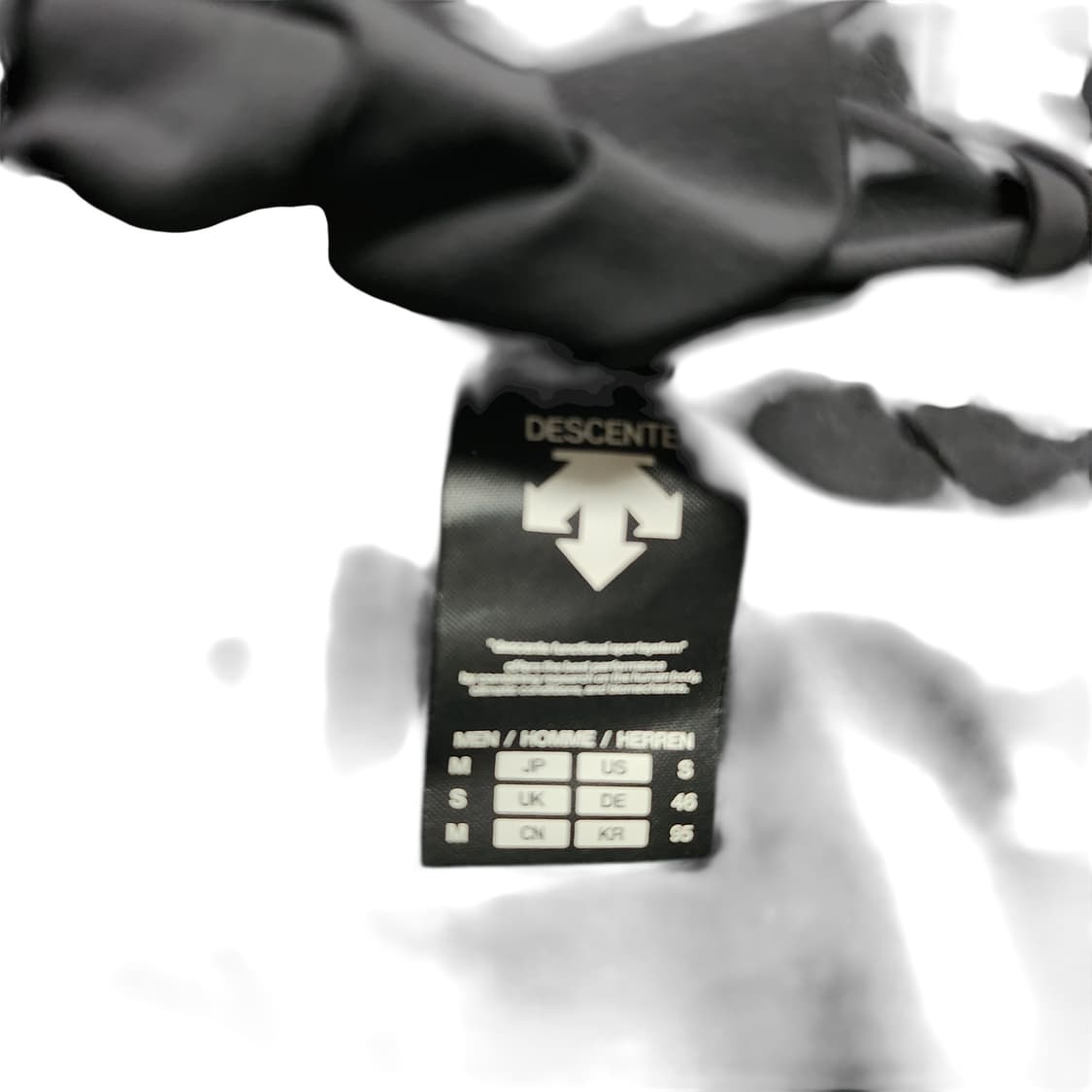 데상트 바람막이 상품이미지2