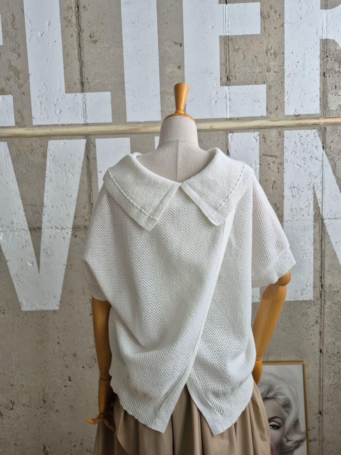 주크 (2024)와이드카라 진주꽃 반팔니트 상품이미지4