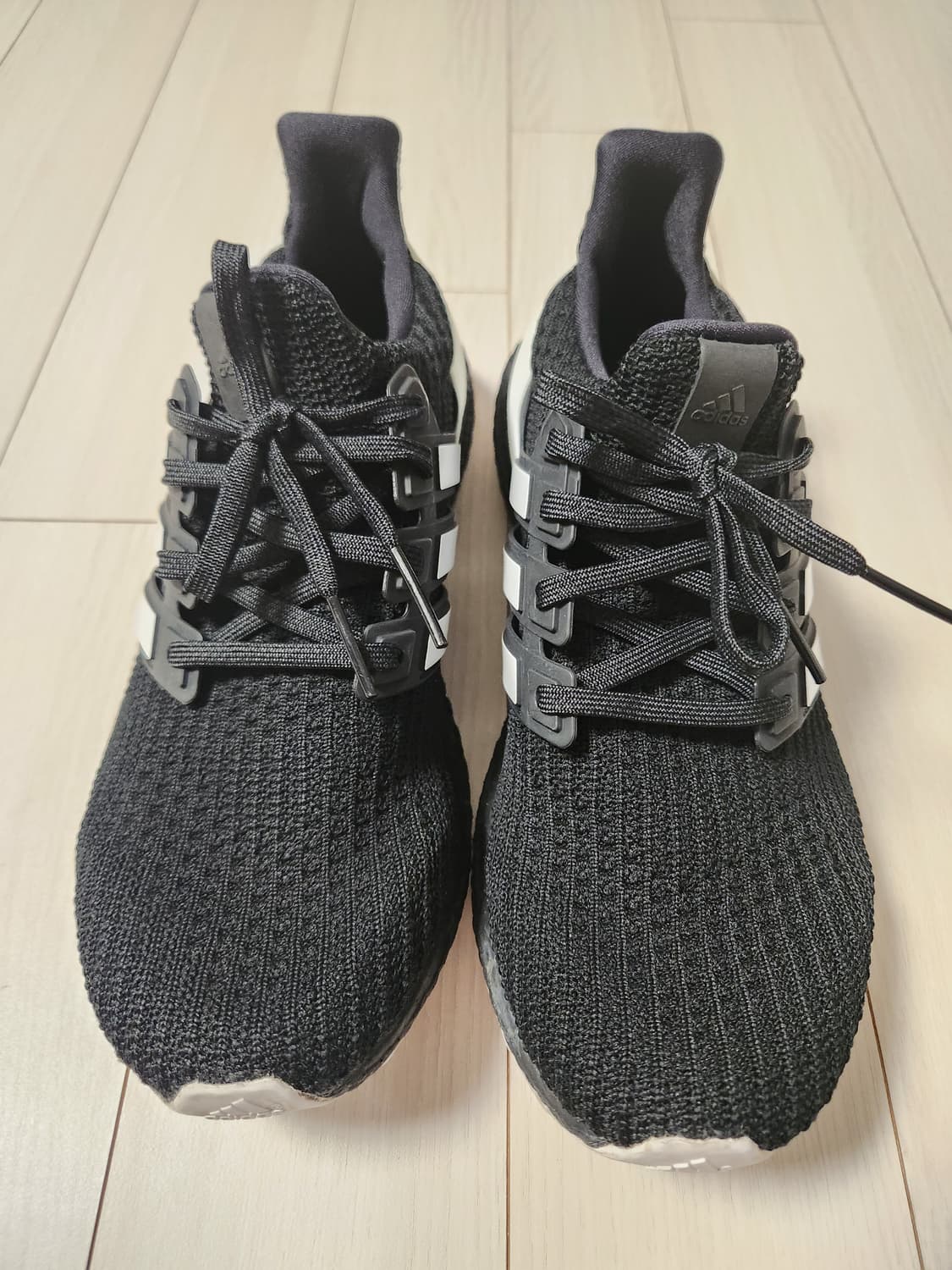 아디다스 운동화 울트라부스트 4.0 G28965 러닝화 사이즈255

아 상품이미지2