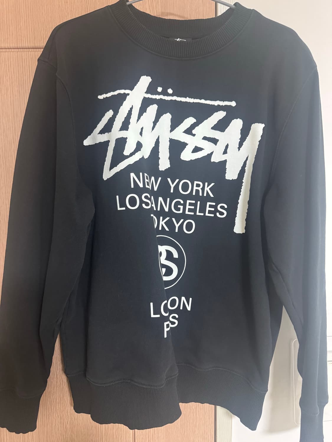 스투시 월드투어 맨투맨  상품이미지1