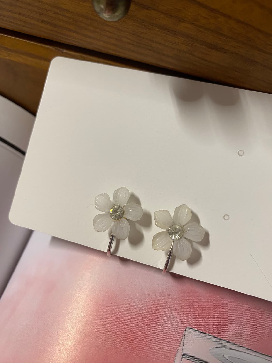 빈티지 플라워 화이트 클립 귀걸이  상품이미지2