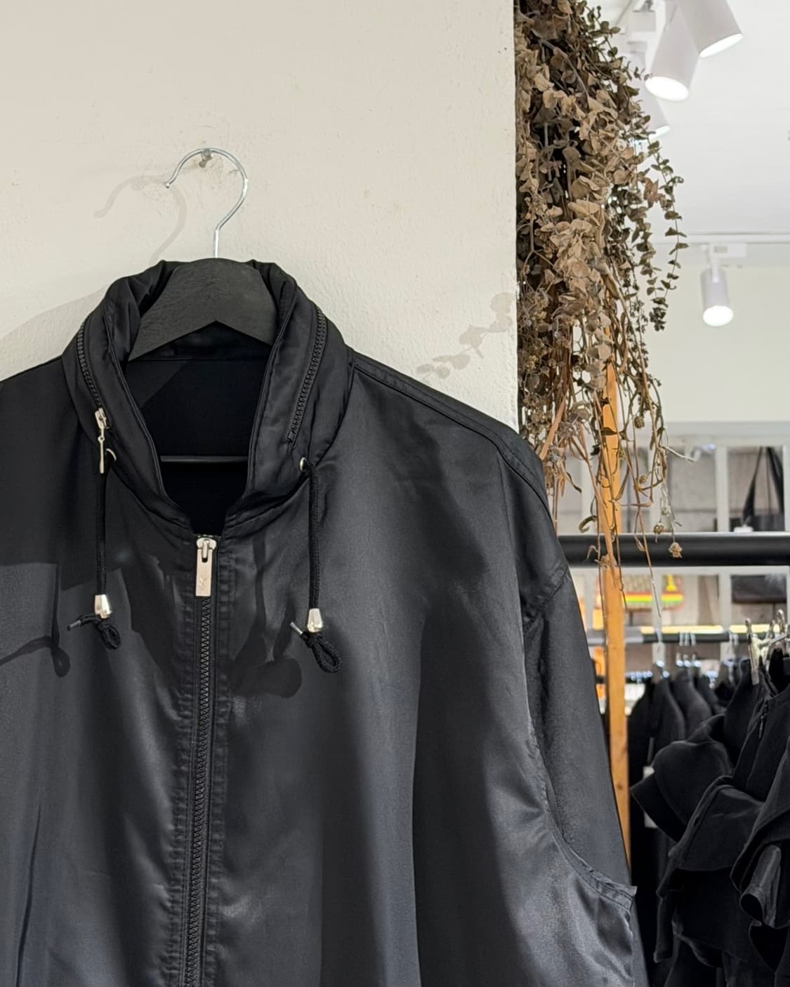 이브 생로랑 뿌르 옴므 블랙 레터링 봄버 점퍼 상품이미지4