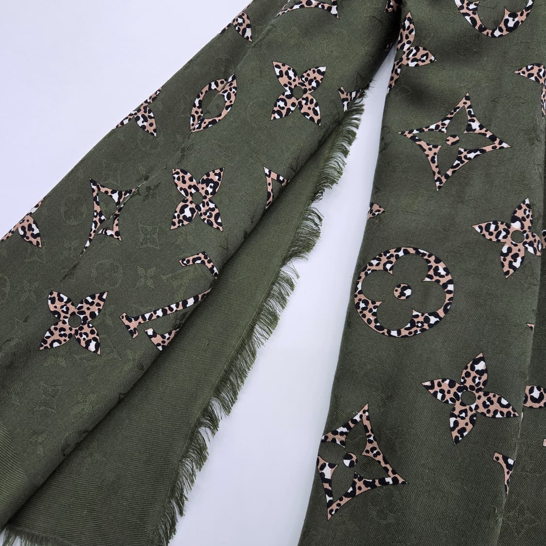 루이비통 정글 모노그램 자이언트 숄 머플러 상품이미지2