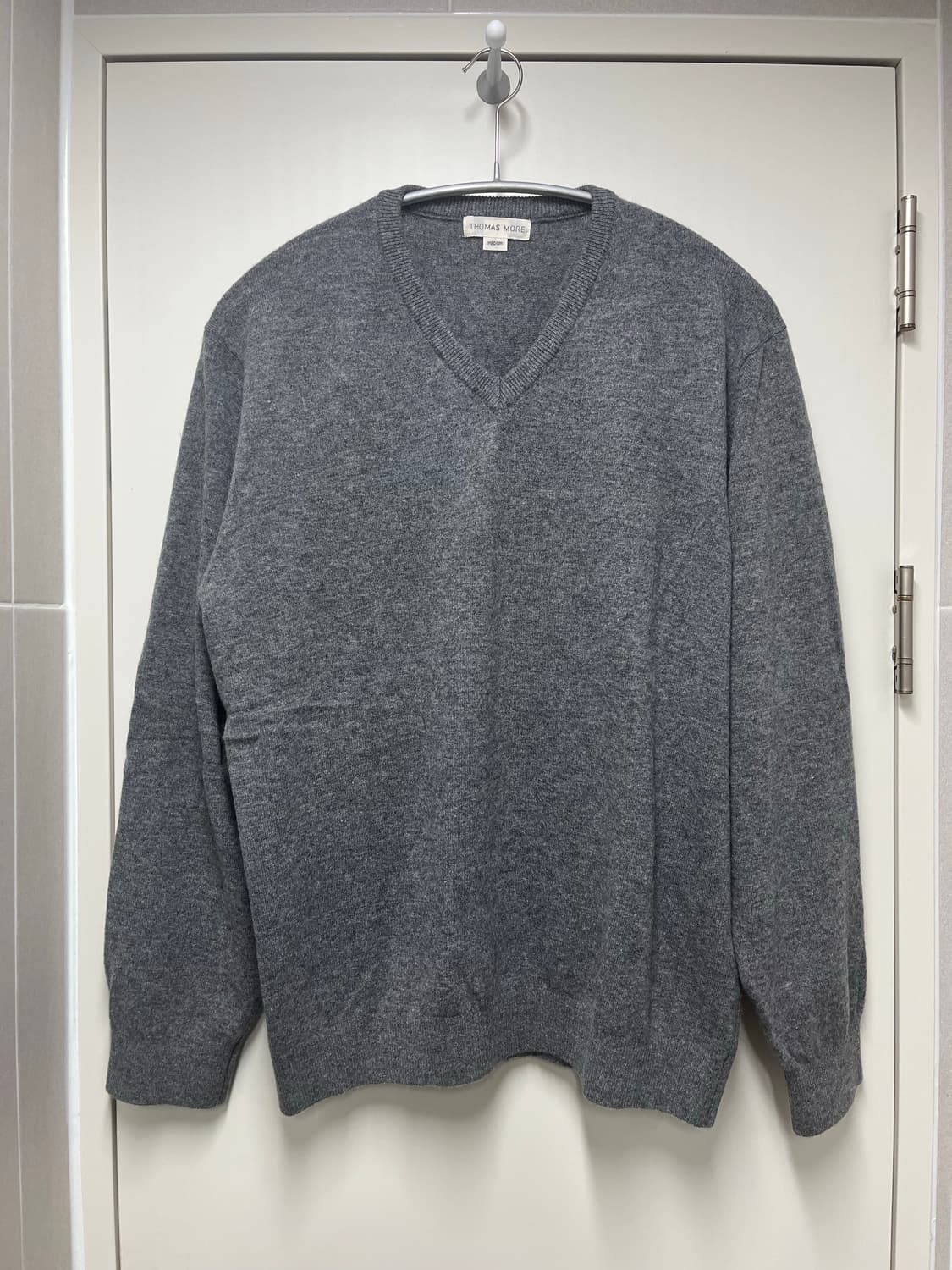 [새제품] 토마스모어 울캐시 브이넥 니트 그레이 m 상품이미지1