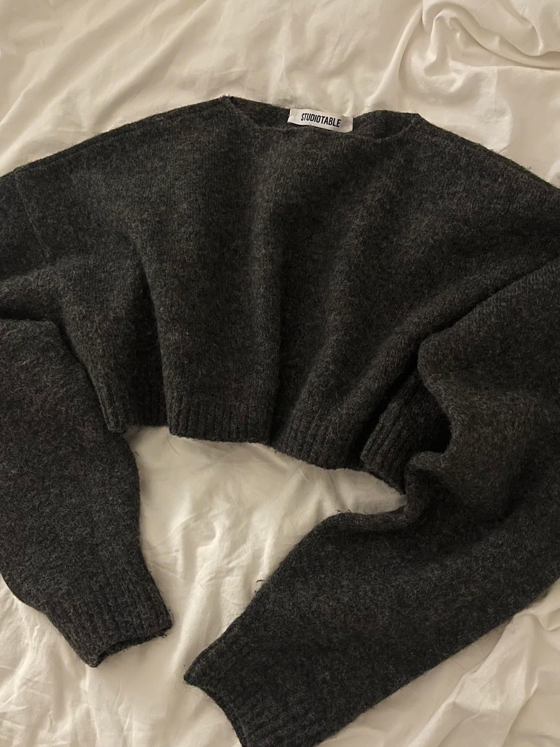 *해외출국으로 판매중단예정* 스튜디오테이블 투웨이 울 크롭니트 차콜 상품이미지4
