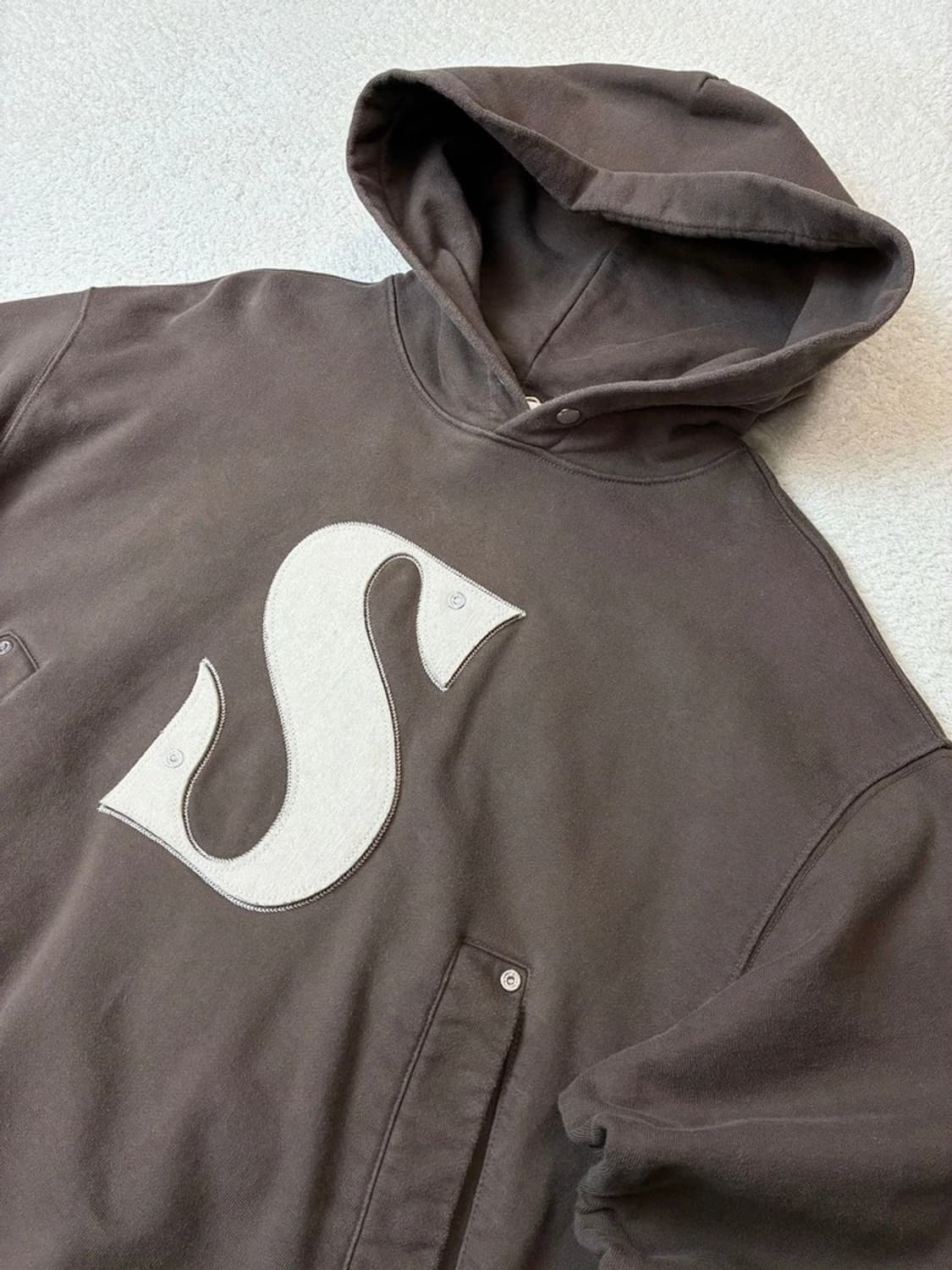 세터 SATUR 23ss 리벳 아플리케 포켓 후드티 PN6225 상품이미지2