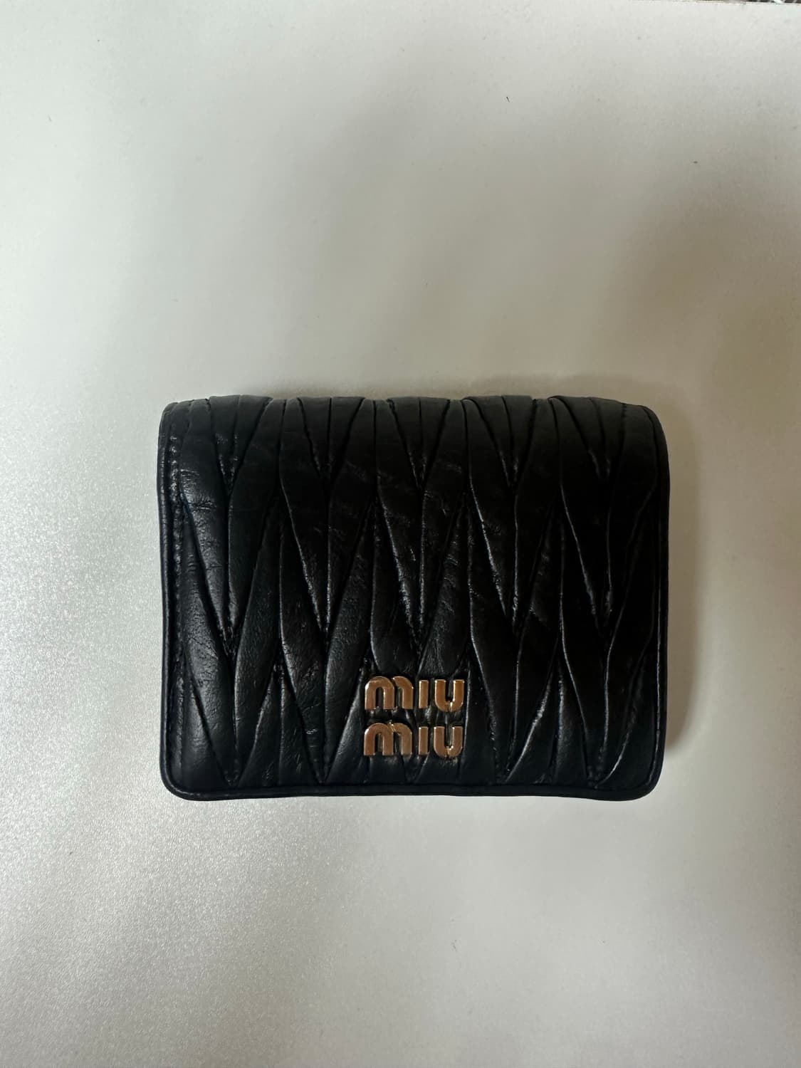 미우미우 칸센트 반지갑 블랙 상품이미지1