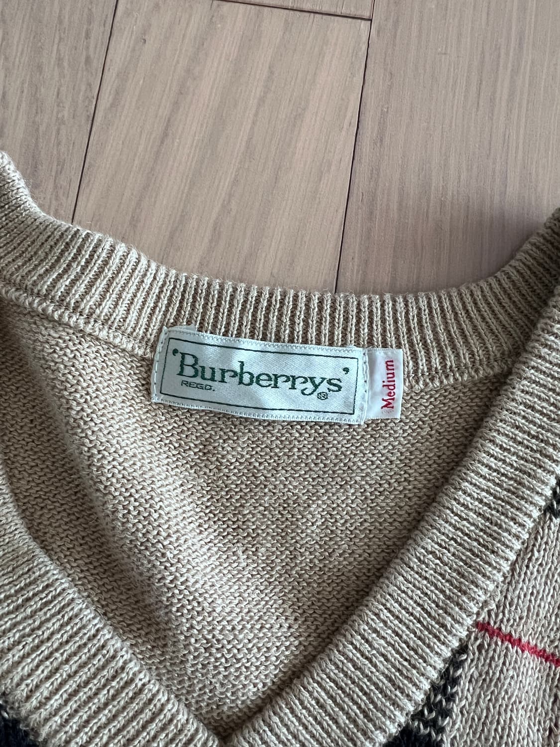 Burberrys Vintage Nova Check V-neck Knit 상품이미지4