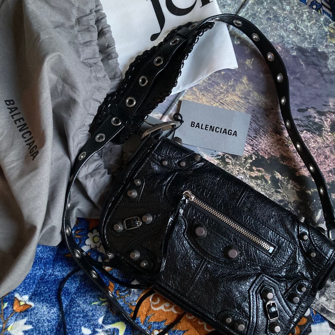 정품 Balenciaga 발렌시아가 램스킨 르 카골 xs 플랩백 플립백 상품이미지1