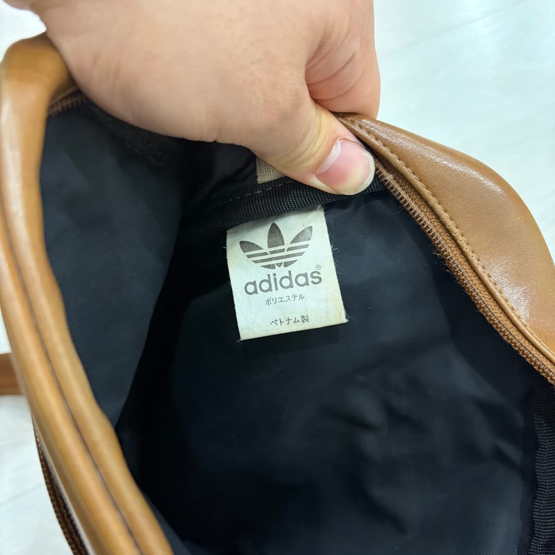 아디다스 일본판 00s 레더 스타일 파이어버드 크로스백 가방 상품이미지6