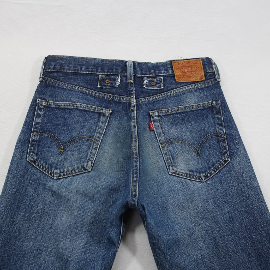 (착용컷) 리바이스 702 빅E 셀비지 진 (30) 상품이미지8