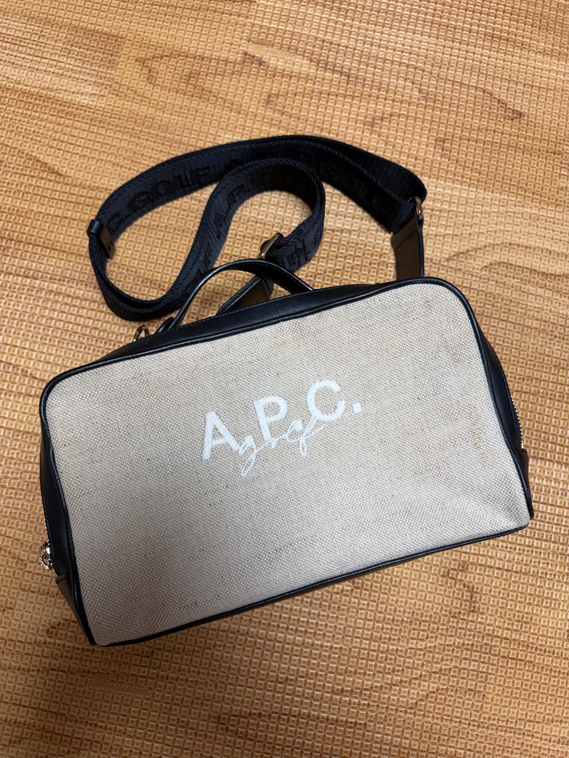 APC 아페쎄 골프 파우치 크로스백 상품이미지1
