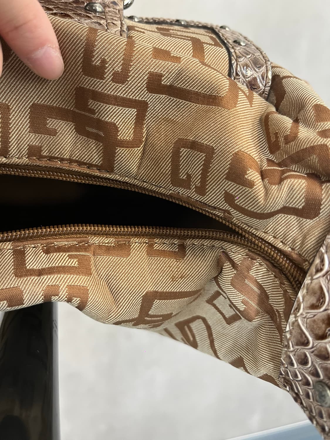 Guess Brown Logo Shoulder Bag 상품이미지9